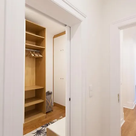 Flh Gulbenkian Fantastic With Balcony 아파트