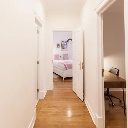 Flh Gulbenkian Fantastic With Balcony * 리스본