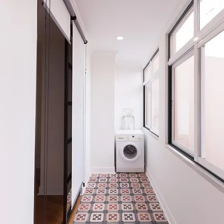 Flh Gulbenkian Fantastic With Balcony 아파트 리스본